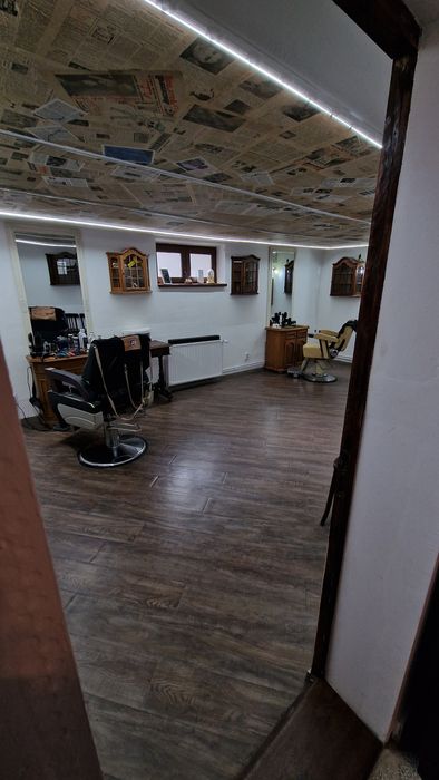 Inchiriez scaun in salon barber shop (frizerie)