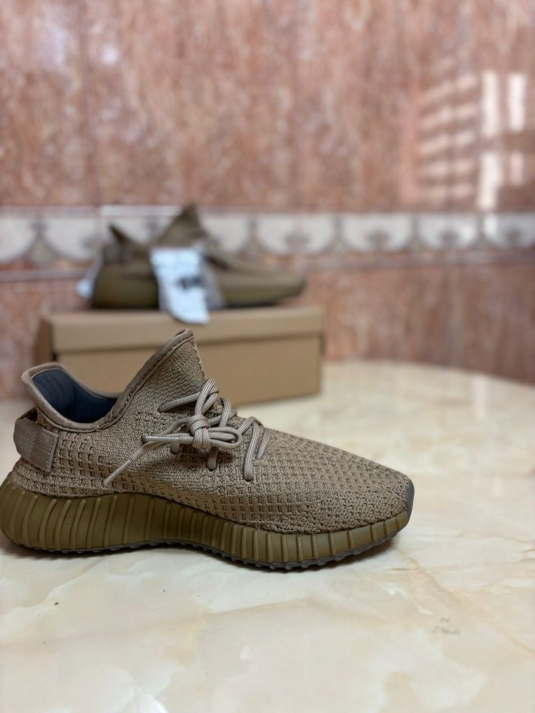 Papuci Adidas Yeezy