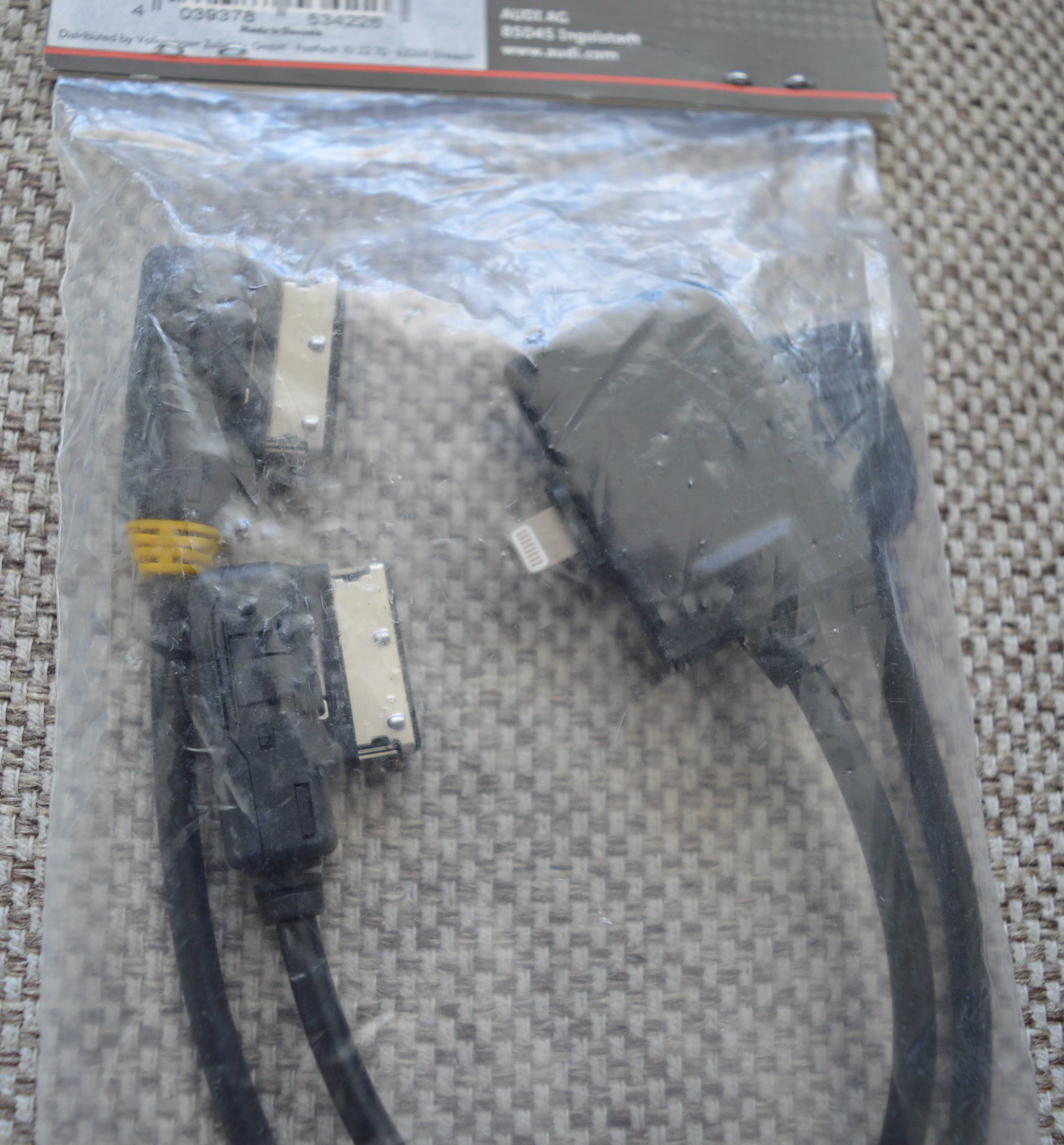 Сет Оригинални адаптори USB за Audi и iPhone