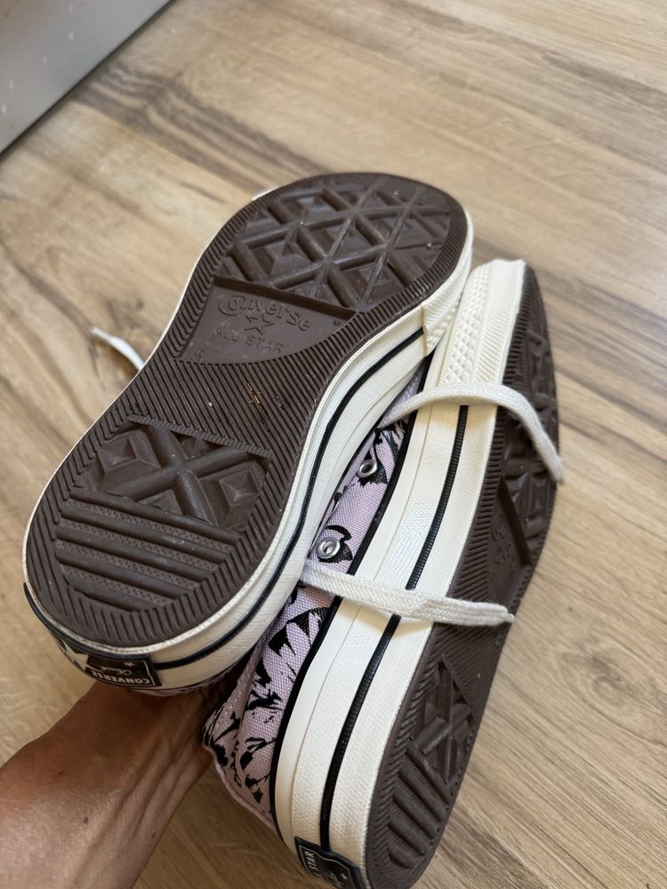 Оригинални шикозни цветни кецове Converse ! 37,5 н