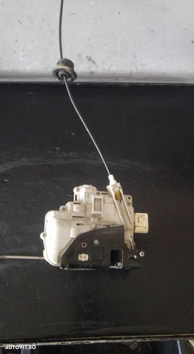 Broasca usa stanga fata audi a4 b7 ja68e1837015aa