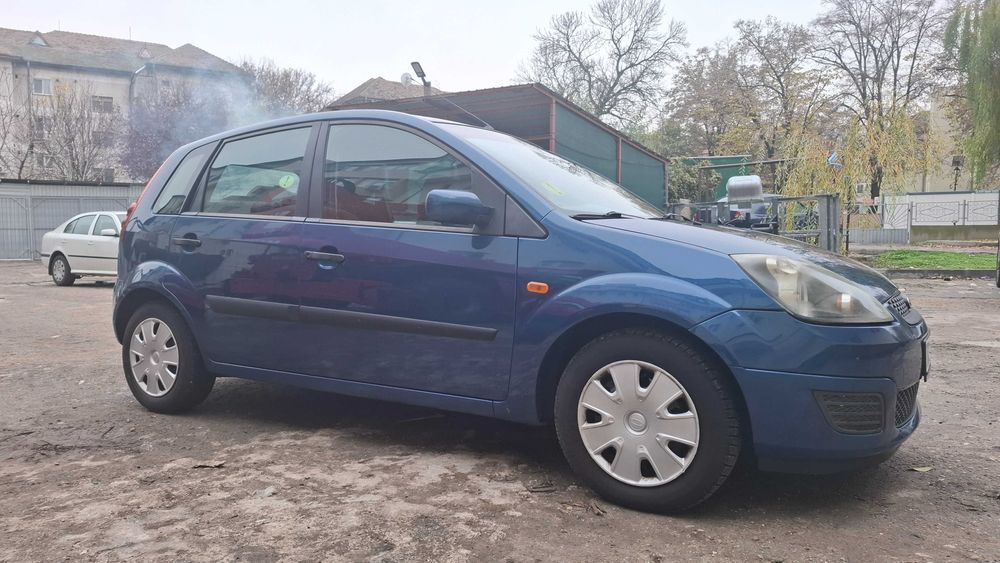 Vând Ford Fiesta