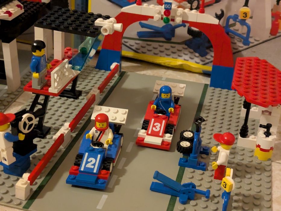 LEGO 6386 u 6381 полицията и малкото състезание от класическия град