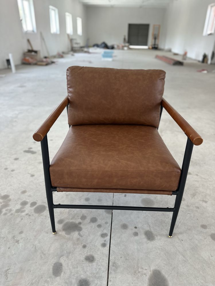 Кожено кресло в стил Mid-Century
