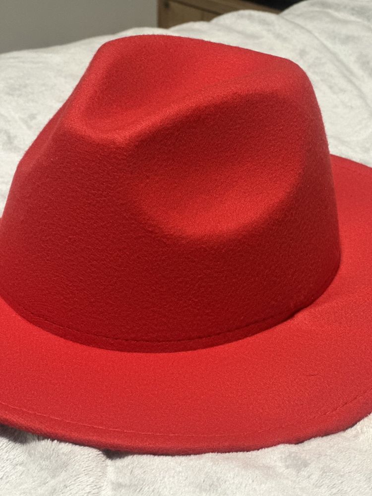 Червена шапка