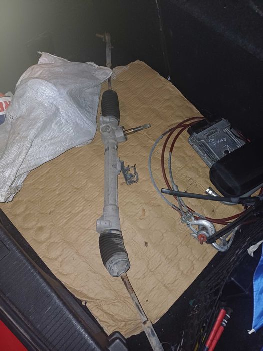 Продаваме хидравлична рейка и кормилна колона за ФИАТ ПУНТО 2006г.