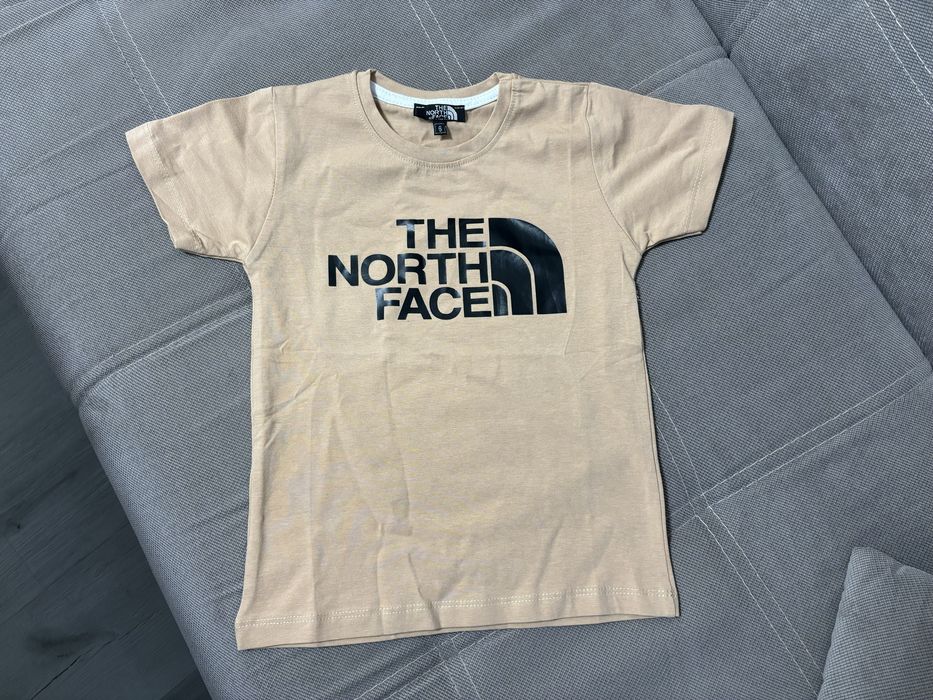 Детски екипи и тениска