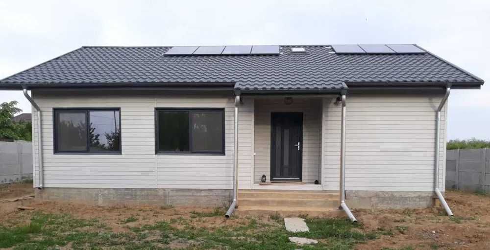 Vand case pe structura metalica