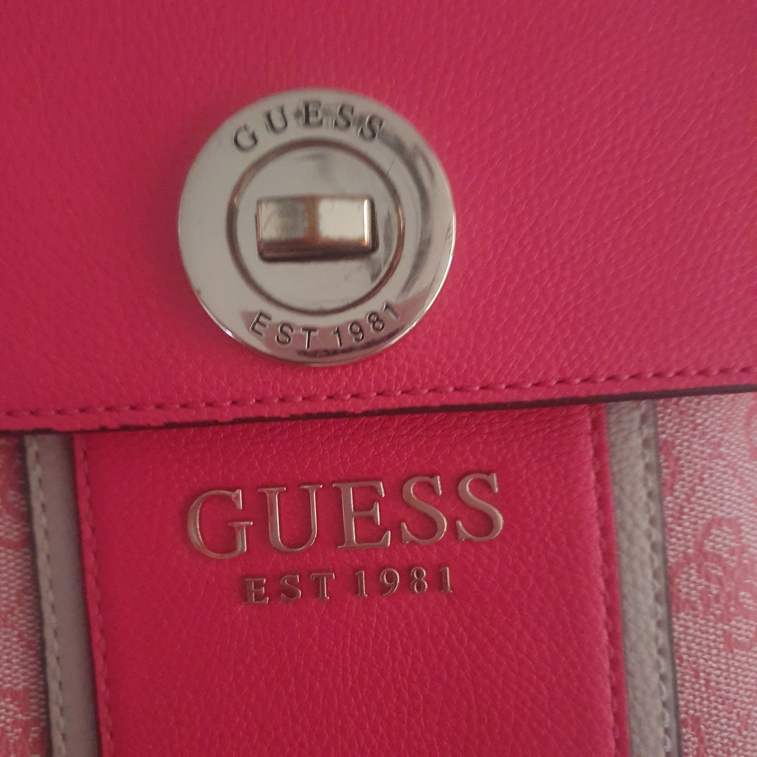 Раница GUESS цвят фуксия