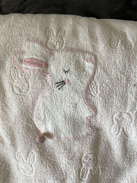 Продаю Mothercare брендовую детскую постель- одеяло и полотенце