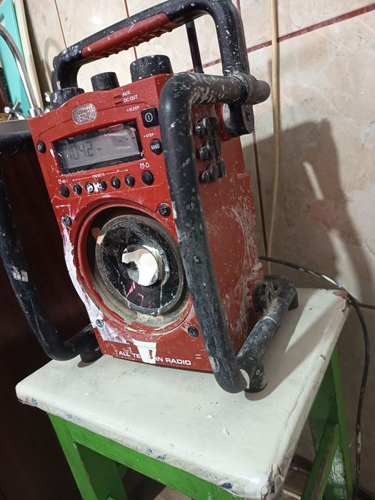 Radio de santier cu aux