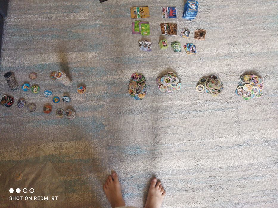 Фишки и карточки очень много