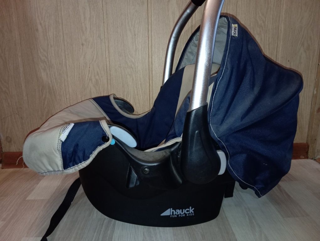 Продам коляску Hauck 3в1