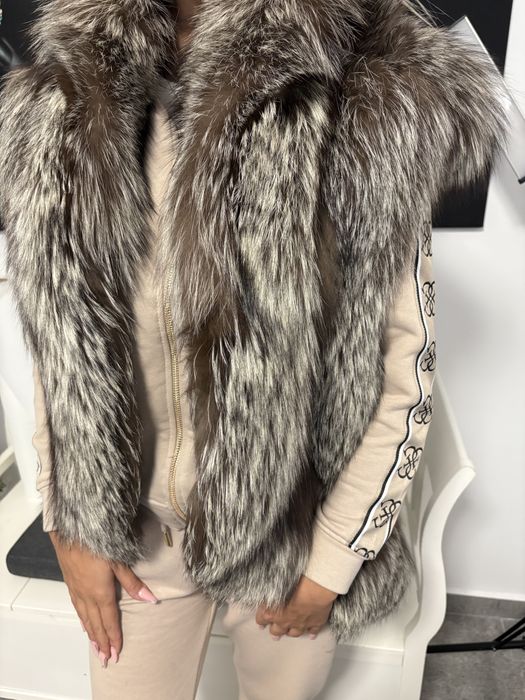 Vesta blana marime s-m Trimit doar livrare olx