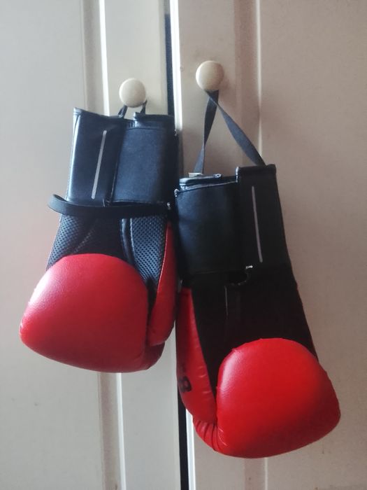 Mănuși box,  marime 8 oz, foarte putin folosite