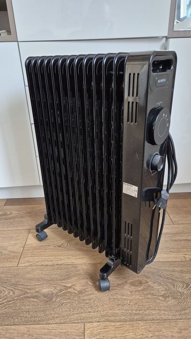 Маслен радиатор Kumtel KUM-1240S Black