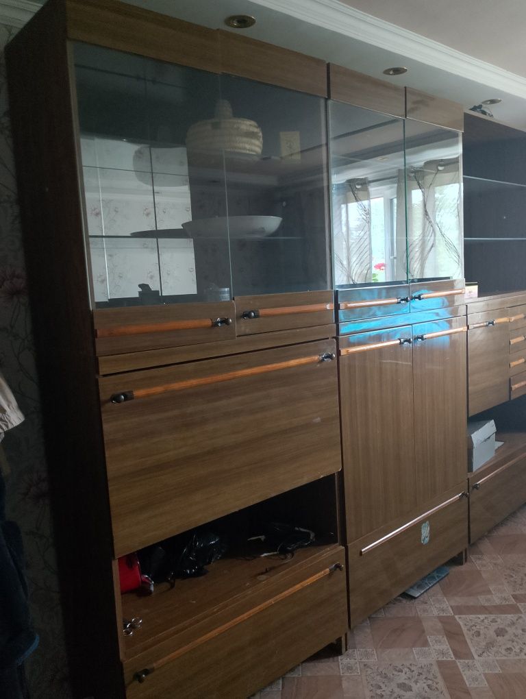 Продам б/у стенку
