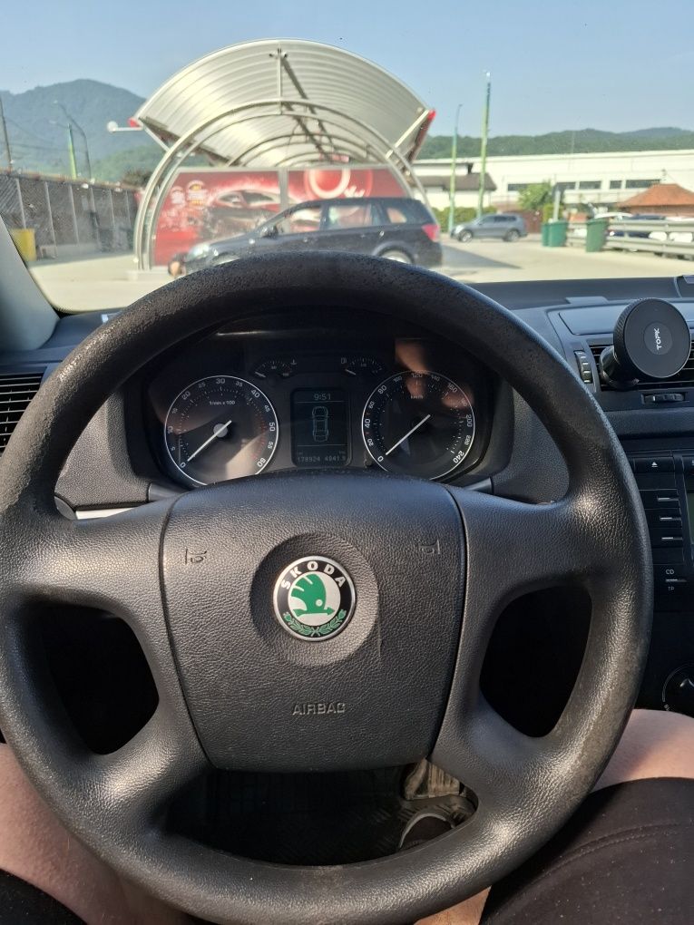 Vând Skoda Octavia 2