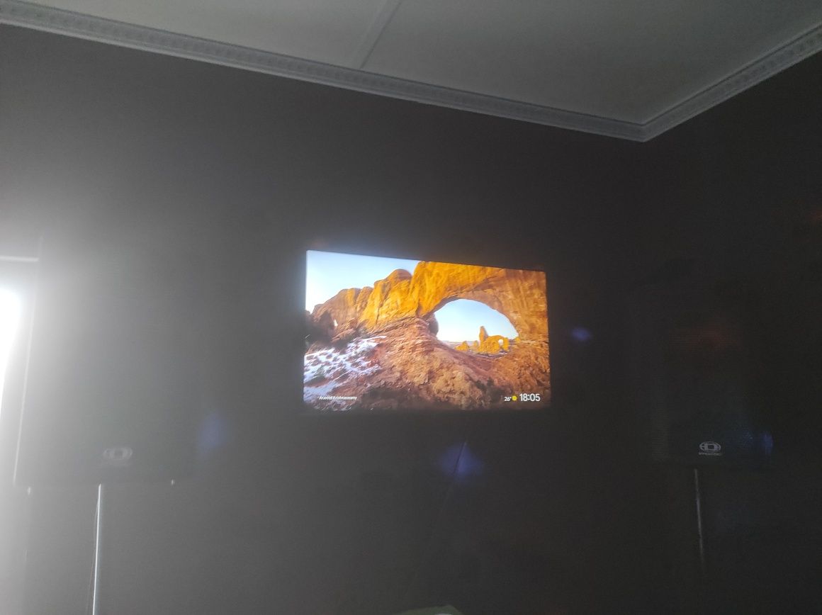 Karaoke tilvizir devan kondisanermikrafon