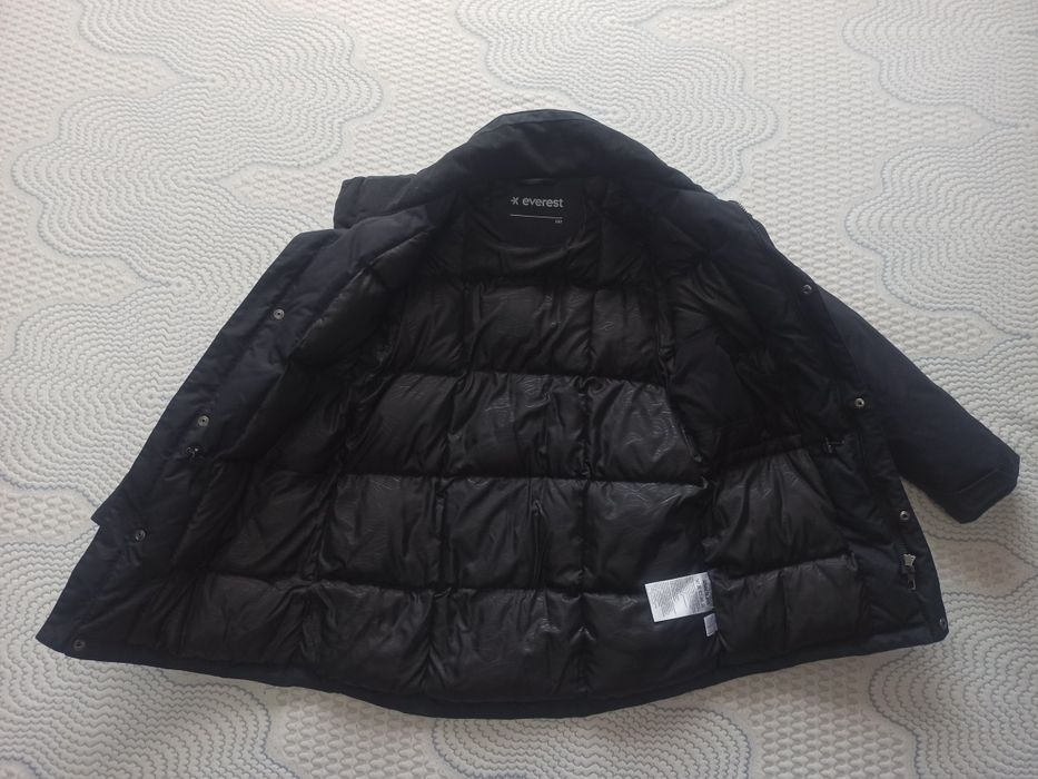 Vând geaca iarna, puf Everest, impecabila.