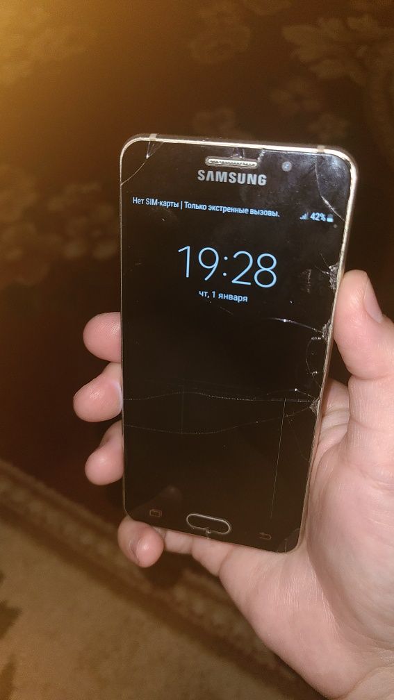Samsung телефон А3.6 сотилади 16 гб