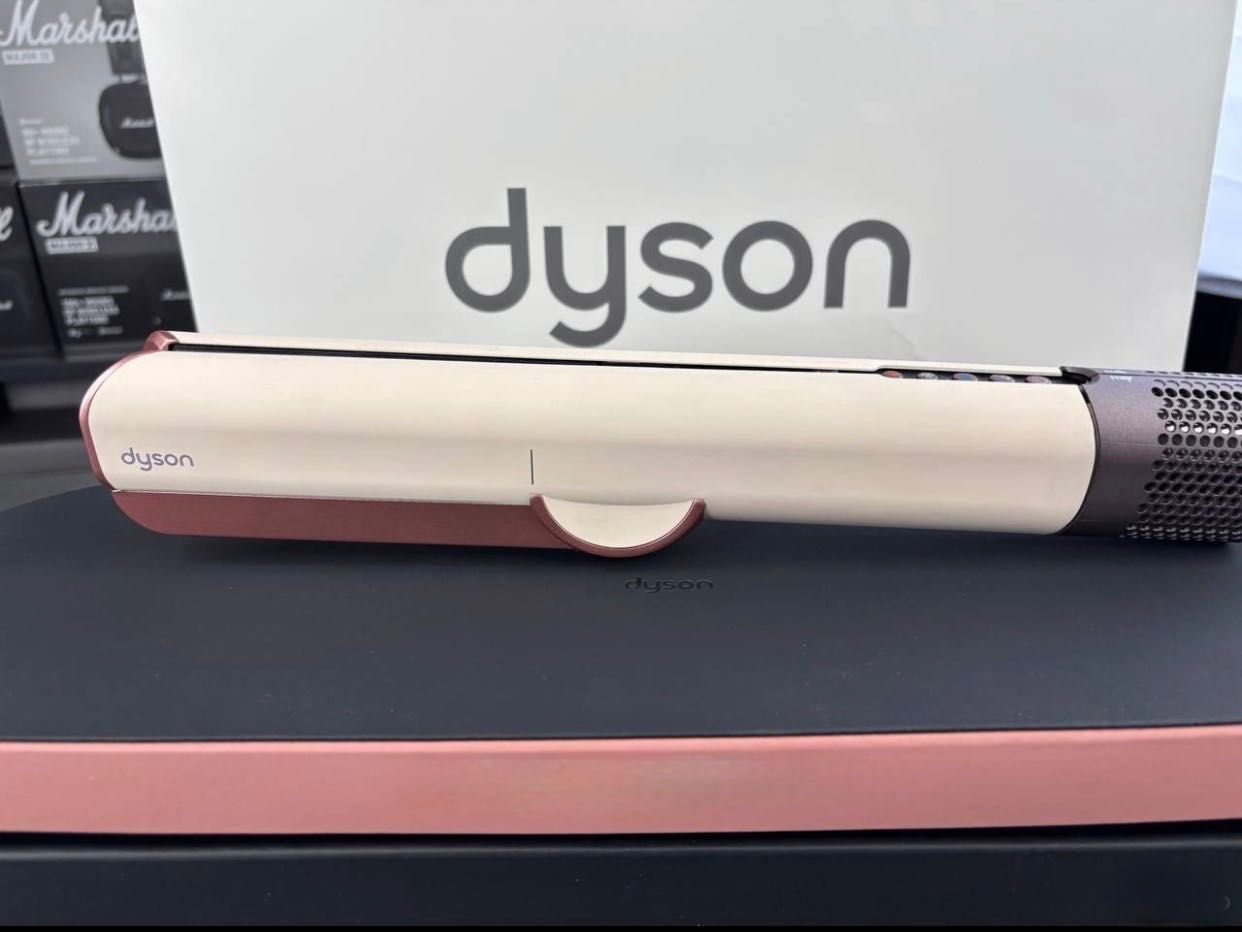 Продам Набор Dyson Выпрямитель Styler Фен Dyson Styling Set расчески