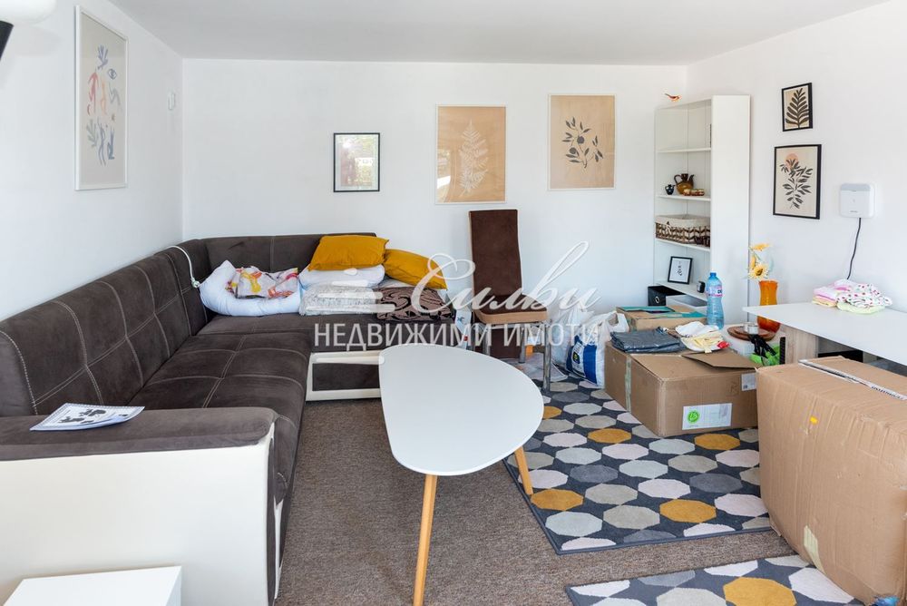 Самостоятелна къща - с.Ивански