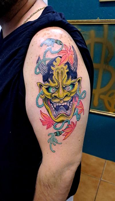 Tatuaje color si alb- negru,preț intre 200-500 ron maxim