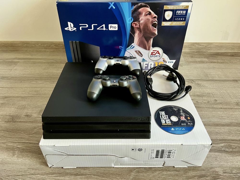 Playstation 4 Pro 1TB (PS4 Pro) + два джойстика + игра