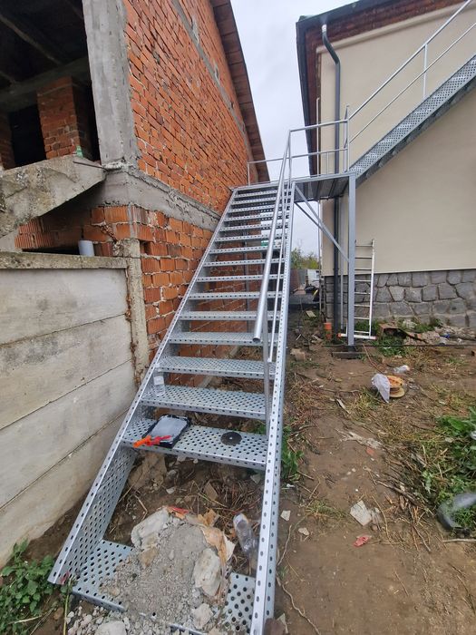 Scari metalice galvanizate