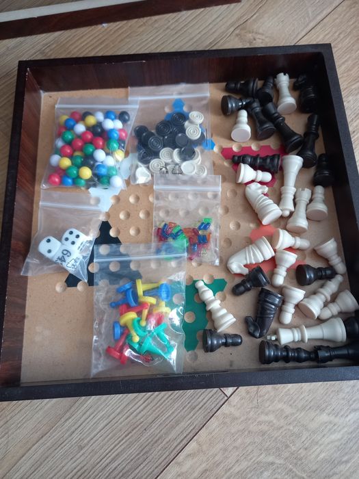 Vand set complet de 10 jocuri
