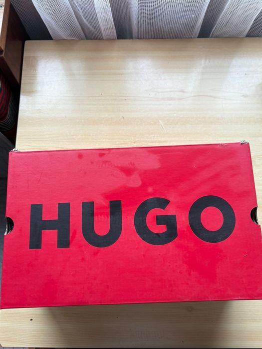Обувки HUGO черни