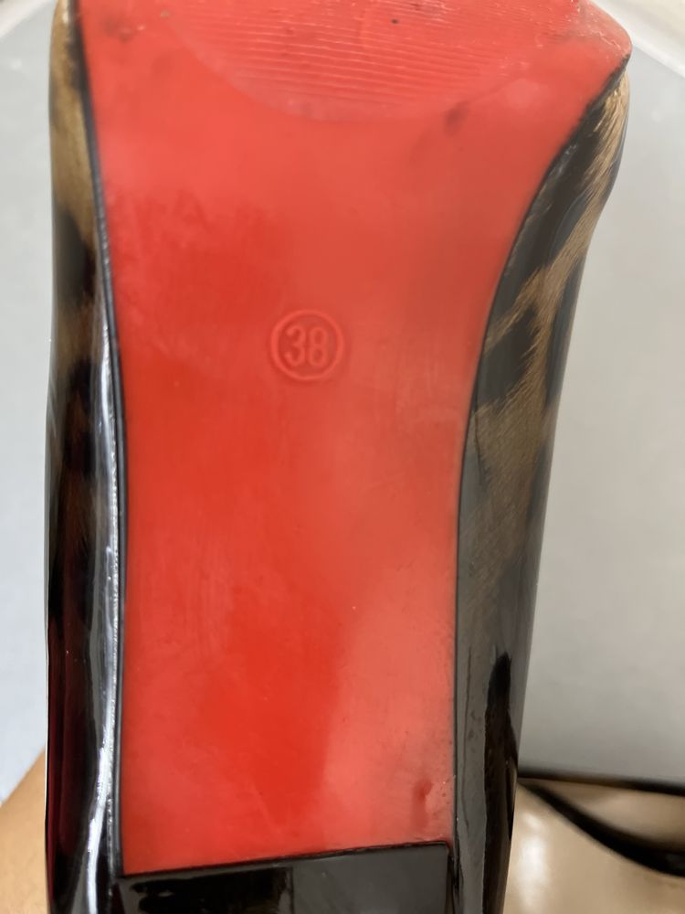 Продам туфли лакированные