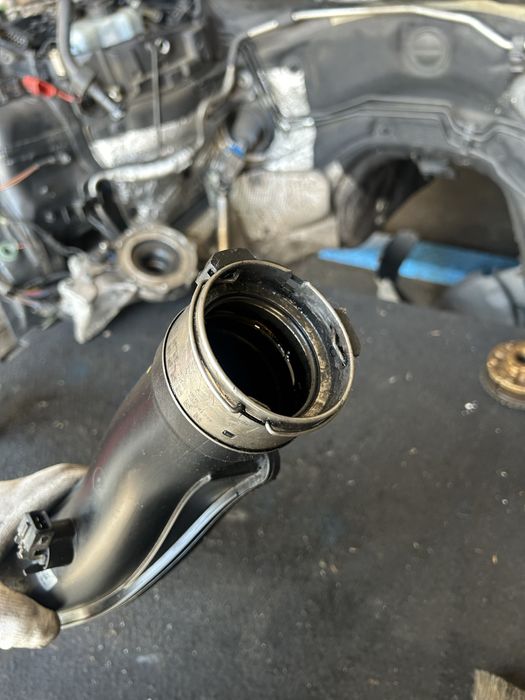 Маркуч (тръба) BMW F01/02 3.0d 245hp БМВ Ф01/02 245кс кулер всмукател