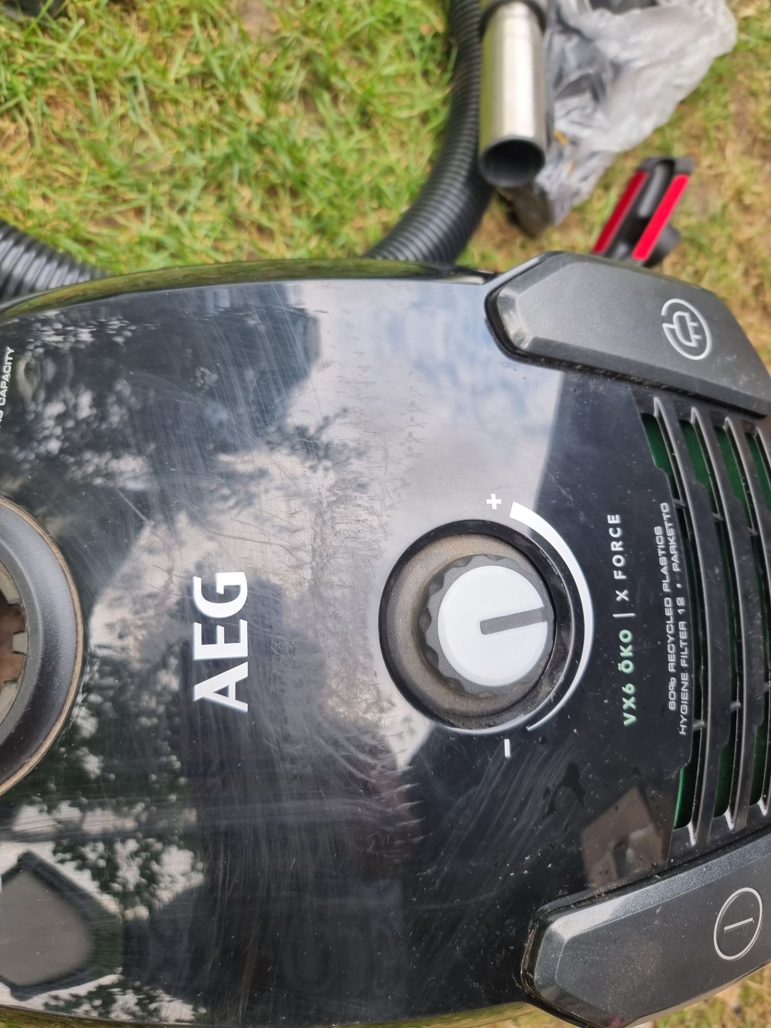 Aspirator cu sac aeg vx6