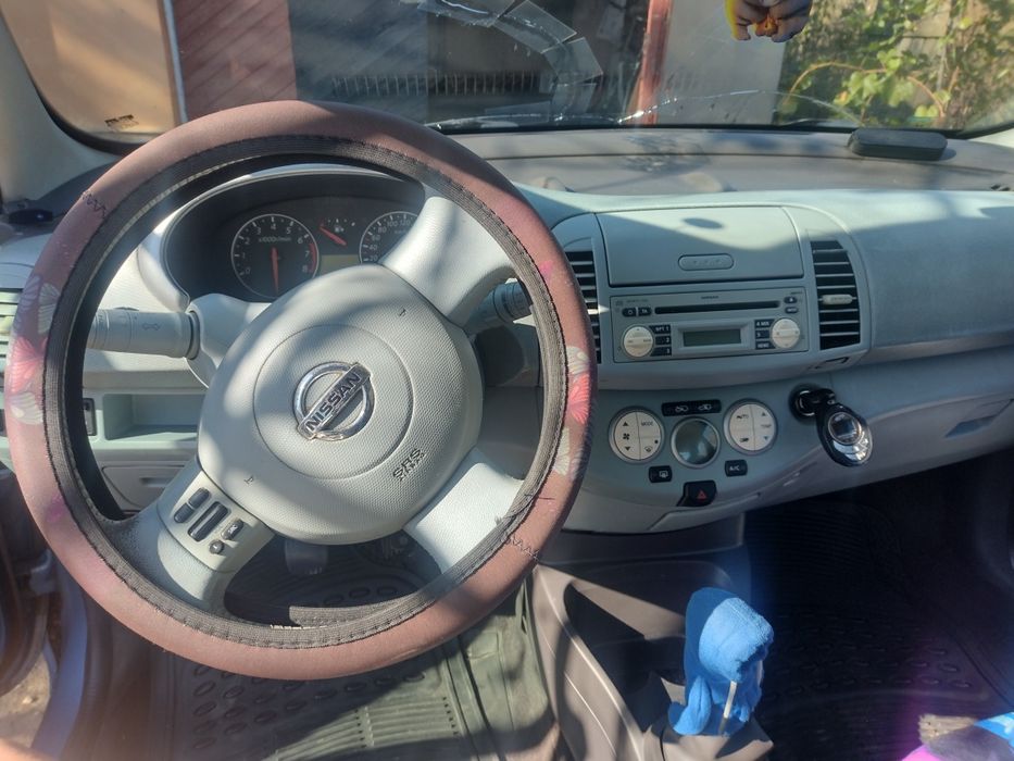Vând Nissan Micra.