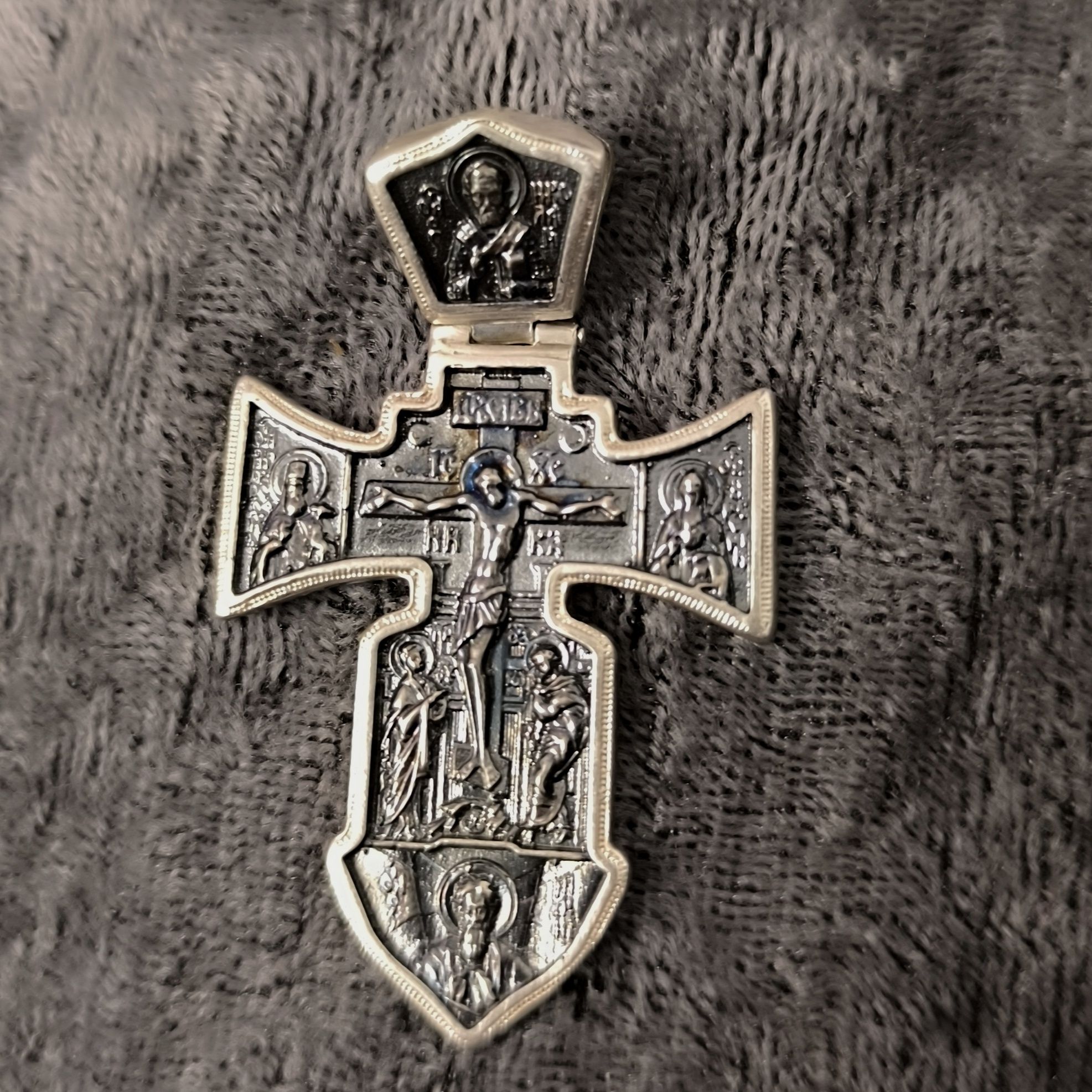 Двулицев сребърен кръст