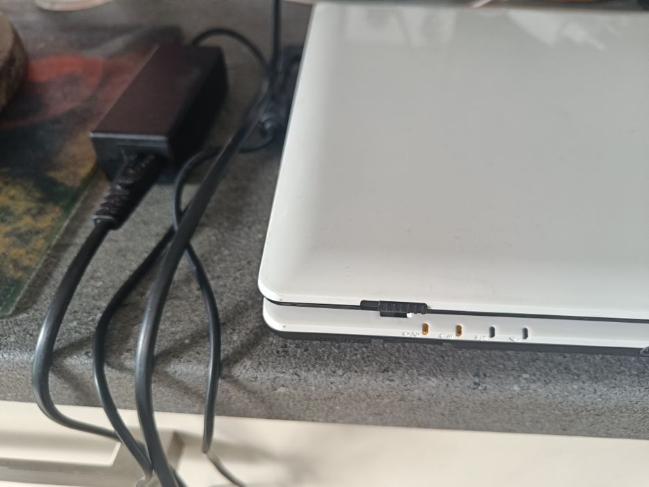 Laptop Terra mobile 1211 M72SR