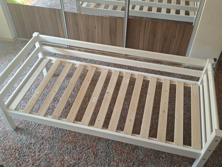 Pat (patut) copii  dimensiuni  70x160 cm somiera si saltea inclusa