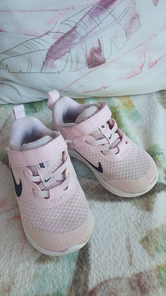 Nike revolution 6 за момиче, 22 номер