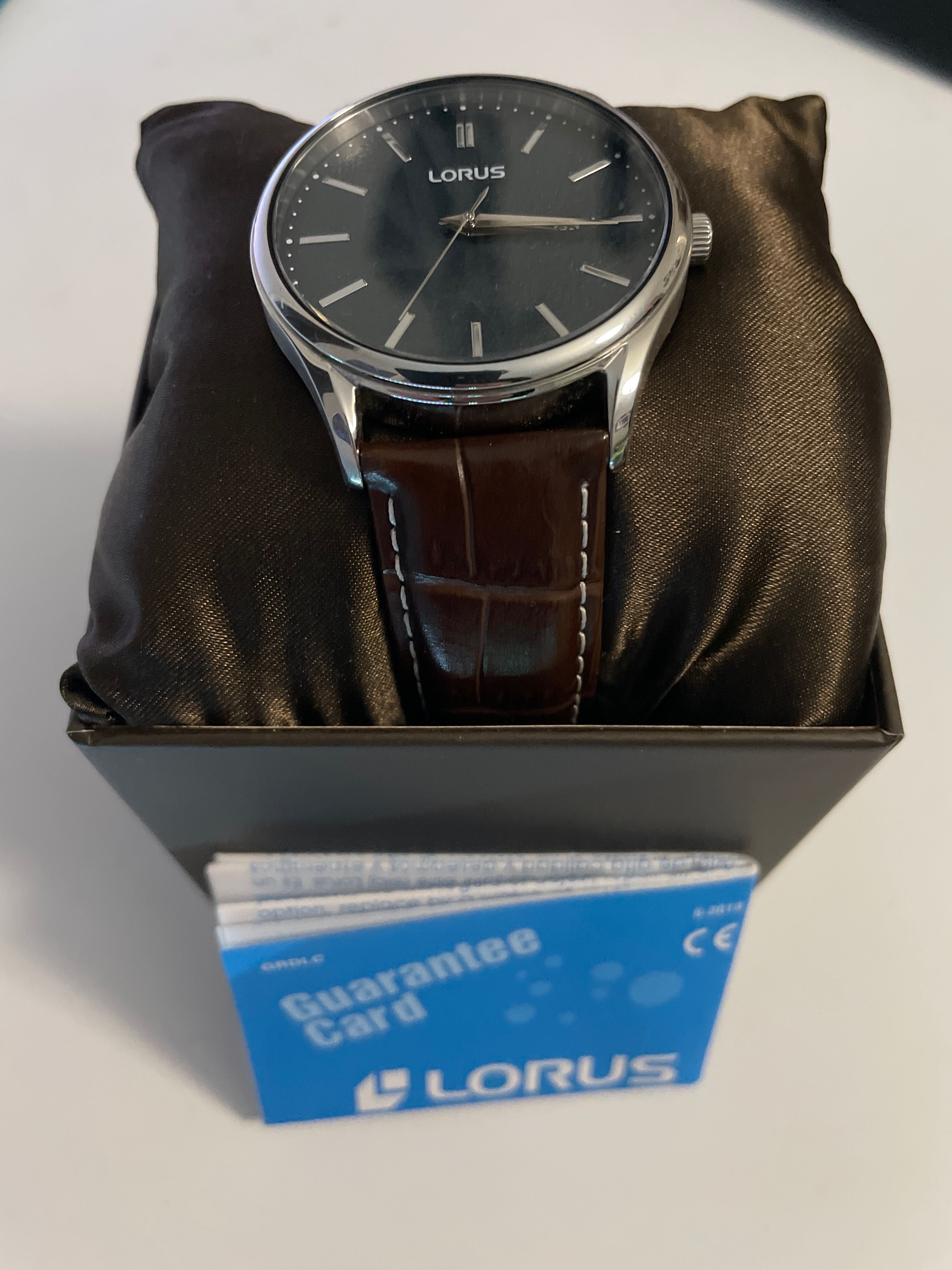 Часовник LORUS с гаранция