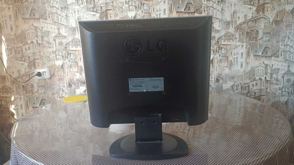Монитор LG Fletron
