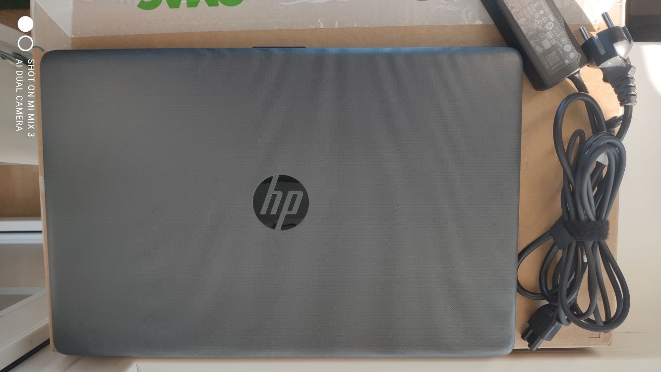 Laptop HP 255 G7 Ryzen 5 2500U, 8Gg  RAM,  SSD 256 Gb