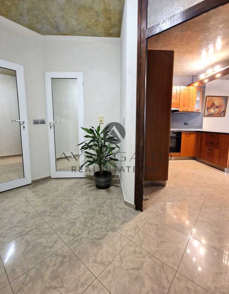 Продава се Тристаен апартамент в Пловдив, Тракия - 118 кв.м за 1864 €/кв.м - Снимка #11