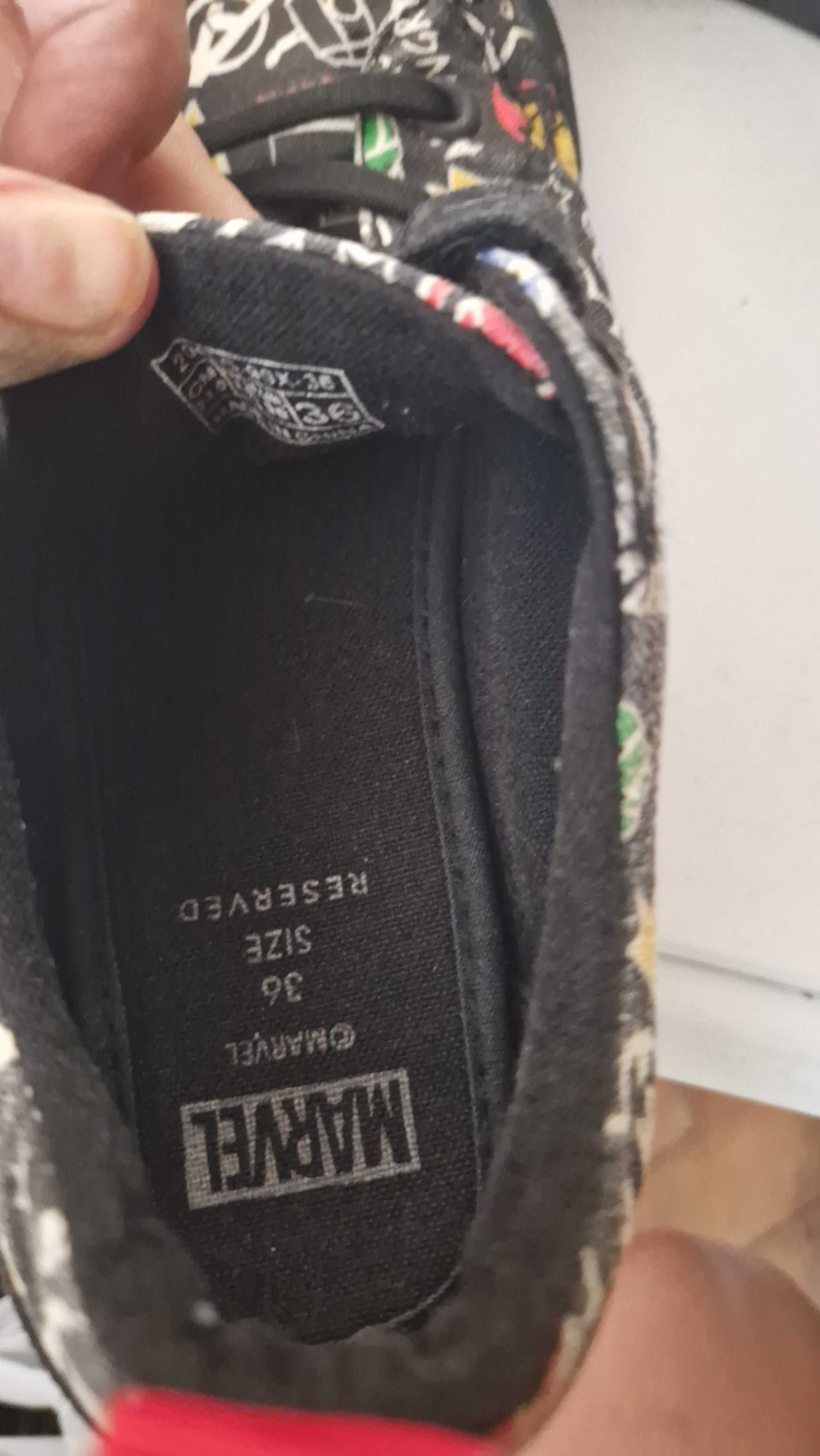 Продавам малатонки Nike 35номер