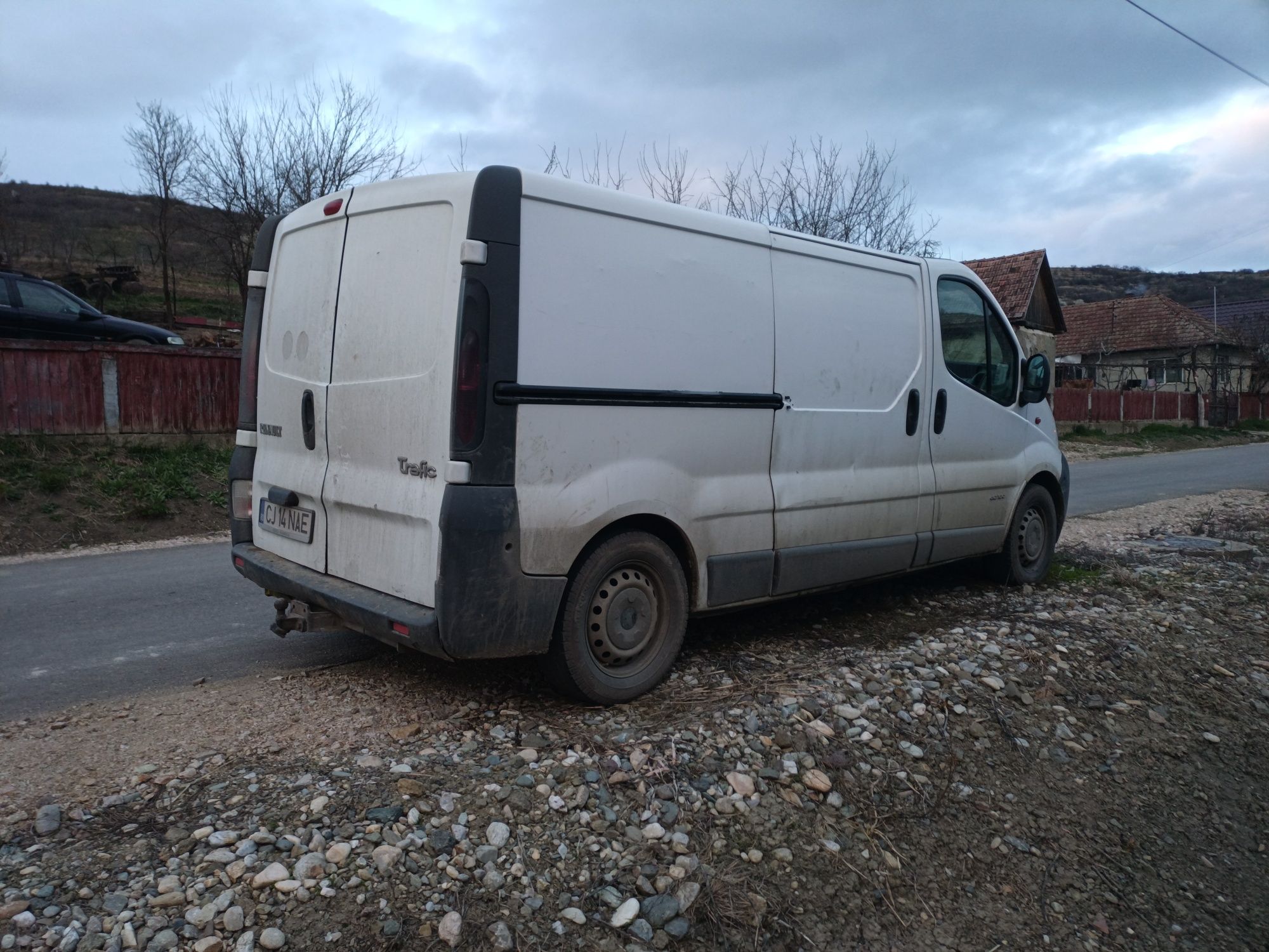 Vând Renault trafic