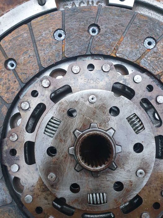 Kit ambreiaj Sachs complet.