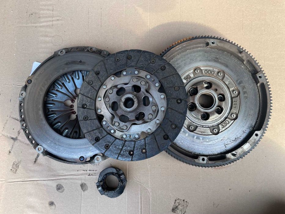 Volanta masa dubla + Kit ambreiaj cutie 6 trepte VW Golf 5 1.9 TDI