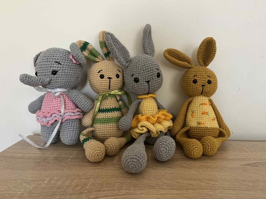 Ръчно плетени играчки и ключодържатели