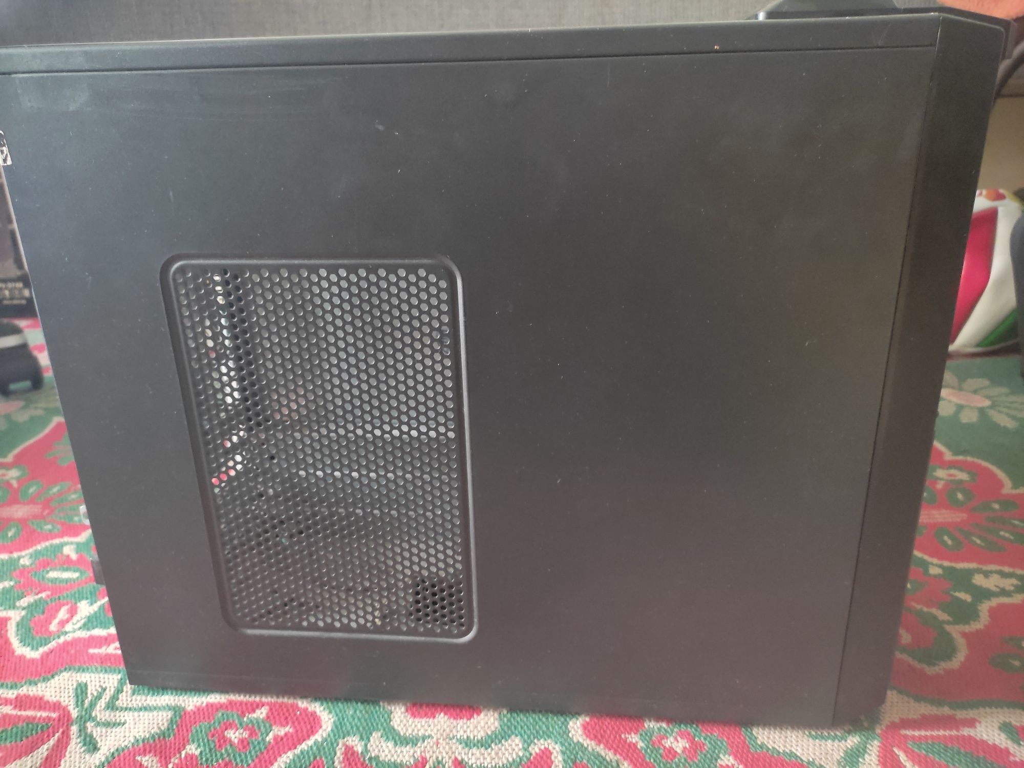 Продавам компютърна кутия Gateway DT Series